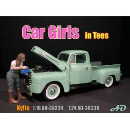 AD38238 - 1/18 CAR GIRLS IN TEES KYLIE
