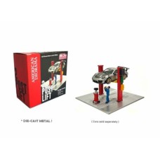 AD38375 - 1/64 2 POST LIFT WITH OIL DRAINER AND MECHANIC FIGURE, RED