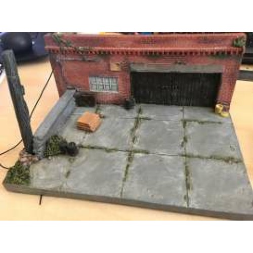 AD38430 - 1/64 OLD SHOP DIORAMA. GOOD FOR 2 OR 3 1/64 (3INCH) MODELS.