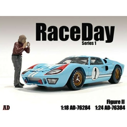 AD76284 - 1/18 RACE DAY I FIGURE II