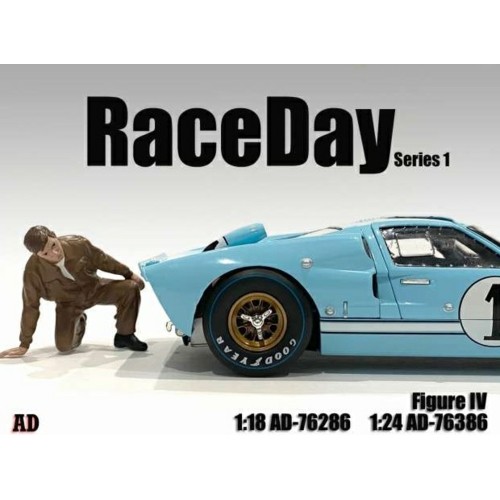 AD76286 - 1/18 RACE DAY I FIGURE IV
