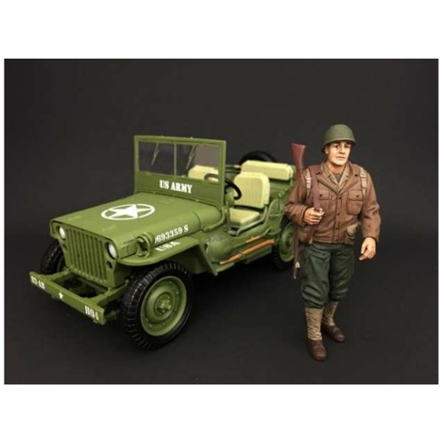 AD77410 - 1/18 WWII USA SOLDIER NO.1 WITH RIFLE