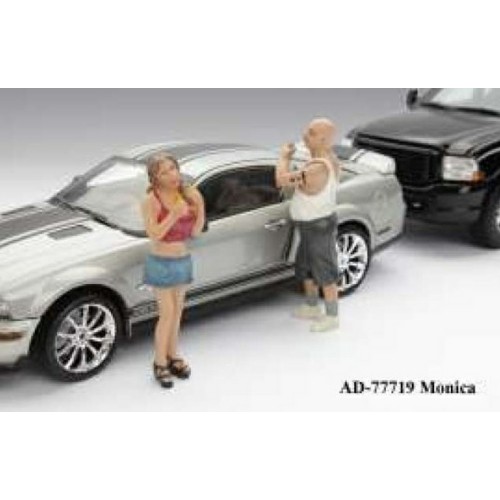AD77719 - 1/18 FEMALE FIGURE MONICA THE LOOKOUT (CARS NOT INCLUDED)