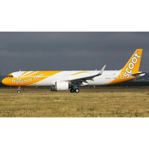 AV2045 - 1/200 SCOOT AIRBUS A321NEO REG: 9V-TCA WITH STAND