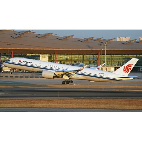 AV4073 - 1/400 AIR CHINA AIRBUS A350-900 B-1082 WITH STAND