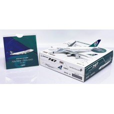 BB4742001 - 1/400 BIGBIRD400 AIR NEW ZEALAND 747-200B ZK-NZY WITH ANTENNA AND STICKER