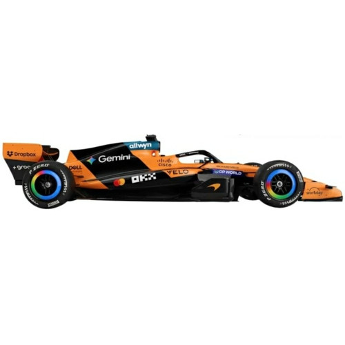 BG38294P - 1/43 MCLAREN F1 MCL 40 2026 NO.81 OSCAR PIASTRI HARD CASE AND HELMET