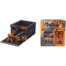 BG38457N - 1/43 MCLAREN MCL39 2025 PIT PASS DIORAMA NORRIS