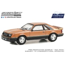 GL13340-F - 1/64 THE DRIVE HOME TO THE MUSTANG STAMPEDE - 1980 FORD MUSTANG DARK HORSE - STAMPEDE CAR NO.7 SOLID PACK