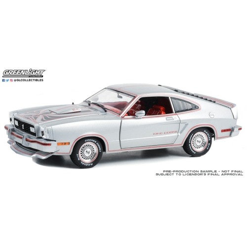 GL13670 - 1/18 1978 FORD MUSTANG II KING COBRA - SILVER METALLIC WITH RED AND BLACK STRIPES