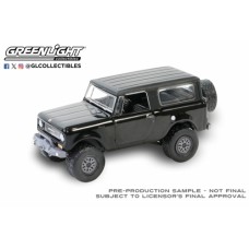 GL28150-B - 1/64 BLACK BANDIT SERIES 29 - 1969 HARVESTER SCOUT LIFTED SOLID PACK