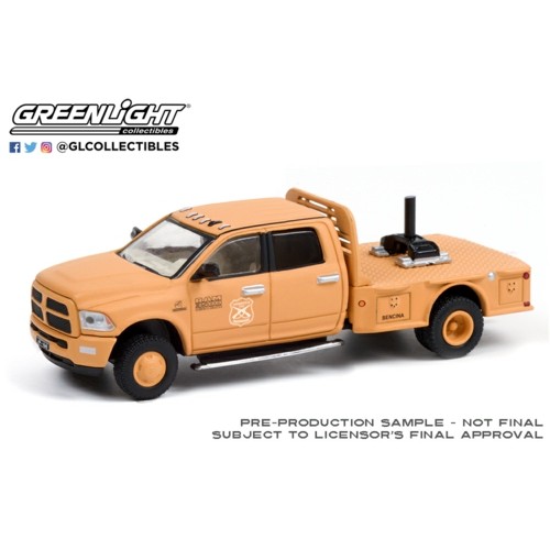 GL30271 - 1/64 2018 RAM 3500 DUALLY FLATBED CARABINEROS DE CHILE WHITE AND GREEN (HOBBY EXCLUSIVE)