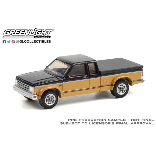 GL35200-E - 1/64 BLUE COLLAR COLLECTION SERIES 9 1990 CHEVROLET S10 TAHOE WITH TONNEAU COVER SOLID PACK