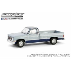 GL48090-D - 1/64 DOWN ON THE FARM SERIES 9 - 1985 GMC SIERRA CLASSIC K2500 - SILVER AND MIDNIGHT BLUE SOLID PACK