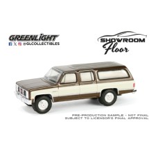 GL68060-E - 1/64 SHOWROOM FLOOR SERIES 6 - 1986  GMC SUBURBAN - INDIAN BRONZE AND DOESKIN TAN
