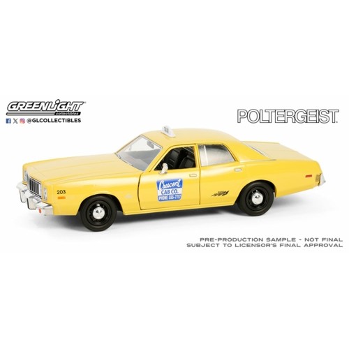 GL84202 - 1/24 POLTERGEIST - 1975 PLYMOUTH FURY CRESCENT CAB CO