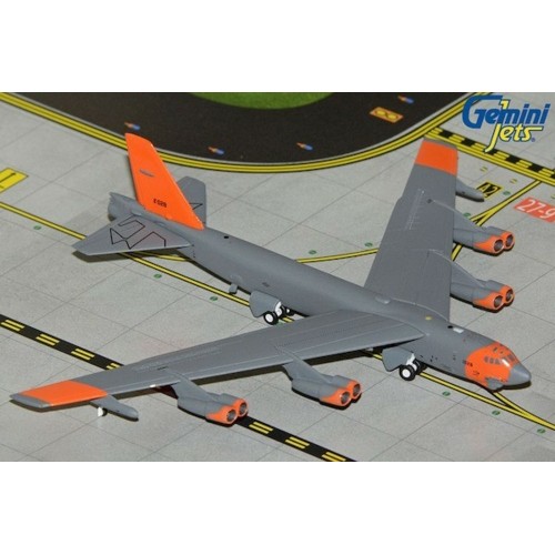 GMUSA149 - 1/400 U.S. AIR FORCE B-52H STRATOFORTRESS 61-0028 WOLFPACK RETRO ORANGE LIVERY GMUSA149 - 1/400 U.S. AIR FORCE B-52H STRATOFORTRESS 61-0028 WOLFPACK RETRO ORANGE LIVERY