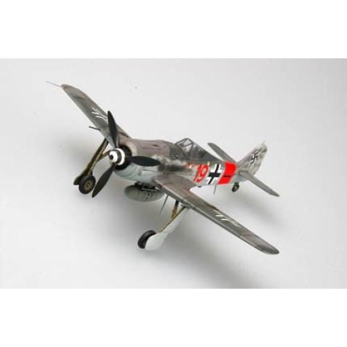 HBB80244 - 1/72 FW190 A-8 (PLASTIC KIT)