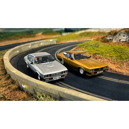 HSC4642 - 1/32 THE PROFESSIONALS CAPRI TWIN PACK