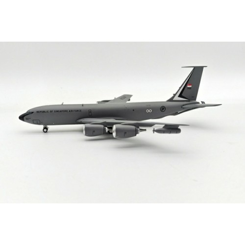 IF135RSAF752 - 1/200 SINGAPORE - AIR FORCE BOEING KC-135R STRATOTANKER 752 WITH STAND 54PCS