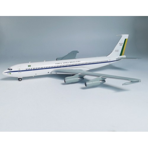 IF137BRS01 - 1/200 BRAZIL AIR FORCE BOEING KC-137 (707-300C)2401 WITH STAND