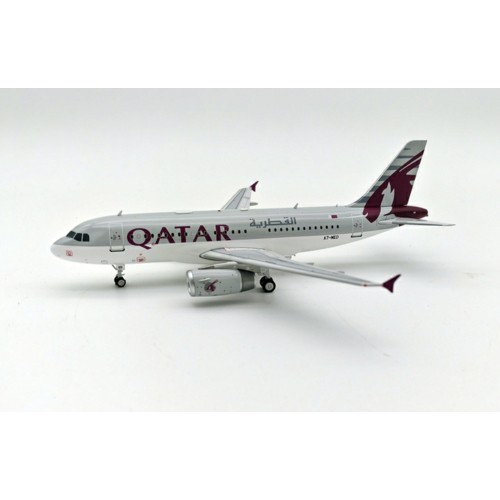 IF319QR0423 - 1/200 QATAR AMIRI FLIGHT AIRBUS ACJ319 (A319-133/CJ)A7-MED WITH STAND