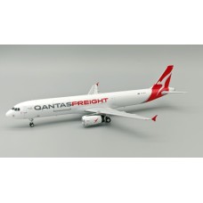 IF321QF0724 - 1/200 QANTAS FREIGHT (EXPRESS FREIGHTERS AUSTRALIA) AIRBUS A321-200 VH-XF4 WITH STAND