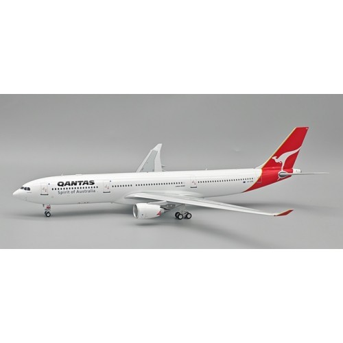 IF333QF1025 - 1/200 QANTAS AIRBUS A330-303 VH-QPB WITH STAND