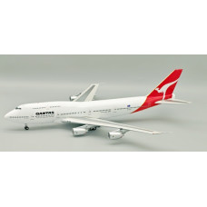 IF743QF0526 - 1/200 QANTAS BOEING 747-338 VH-EBX MAGNETIC GEAR WITH STAND