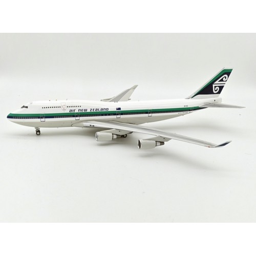 IF744NZ0423 - 1/200 AIR NEW ZEALAND BOEING 747-441 ZK-SUI WITH STAND