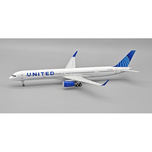 IF753US0825 - 1/200 UNITED AIRLINES BOEING 757-324 N57855 WITH STAND