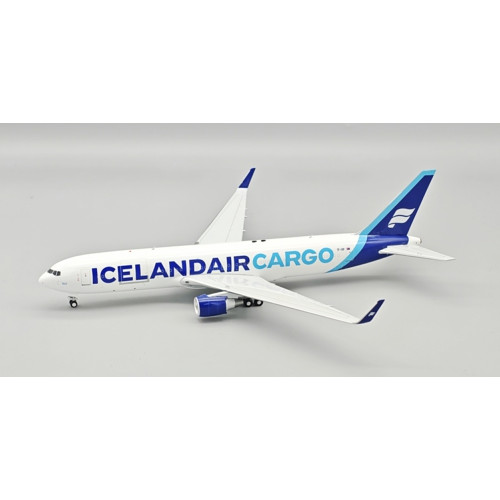 IF763FI0726 - 1/200 ICELANDAIR CARGO BOEING 767-319(ER)(BCF) TF-ISP WITH STAND