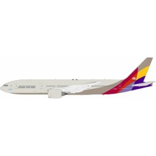 IF772OZ1225 - 1/200 ASIANA AIRLINES BOEING 777-28E/ER HL8284 WITH STAND