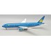 IF772VN1025 - 1/200 VIETNAM AIRLINES BOEING 777-26K/ER VN-A143 WITH STAND