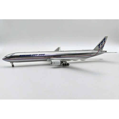 IF773HOUSE-P - 1/200 BOEING 777-367 N5014K WITH STAND