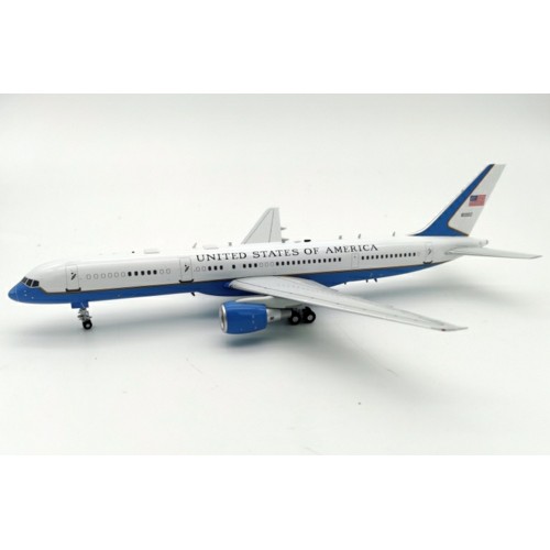 IFC32USA03 - 1/200 USA AIR FORCE BOEING C-32A (757-200) 98-0002 WITH STAND