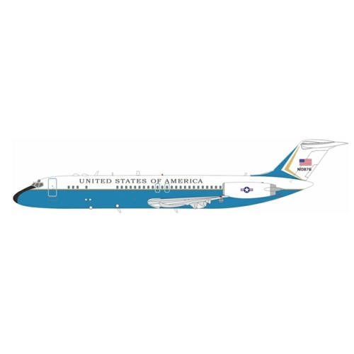 IFC9A0876 - 1/200 USA - AIR FORCE C-9A NIGHTINGALE (DC-9-32CF) 71-0876 WITH STAND