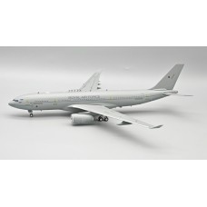 IFMRTTRAF335 - 1/200 UK - AIR FORCE AIRBUS A330 VOYAGER KC3 (A330-243MRTT)ZZ335 WITH STAND