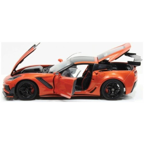 IXIA18001 - 1/18 CHEVROLET CORVETTE ZR1 ORANGE/BLACK 2019