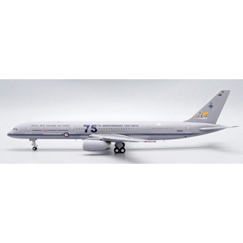 JC20033 - 1/200 ROYAL NEW ZEALAND AIR FORCE BOEING 757-200 75TH ANNIVERSARY REG: NZ7571 WITH STAND