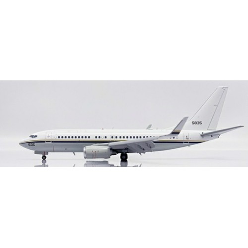 JC20278A - 1/200 US NAVY BOEING C-40A CLIPPER REG: 165835 FLAPS DOWN WITH STAND