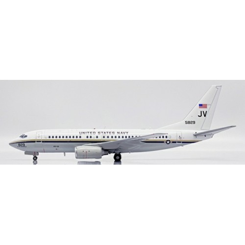 JC20279 - 1/200 US NAVY BOEING C-40A CLIPPER REG: 165829 WITH STAND