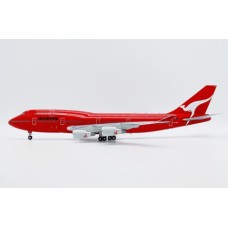 JC20376 - 1/200 QANTAS BOEING 747-400 ALL RED REG: VH-OEJ WITH STAND