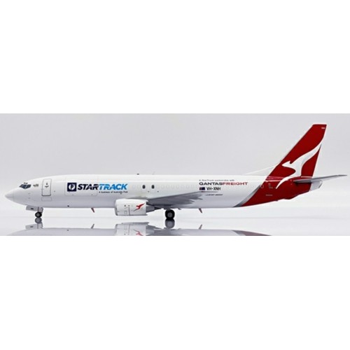 JC20394 - 1/200 QANTAS FREIGHT BOEING 737-400SF STARTRACK REG: VH-XNH WITH STAND