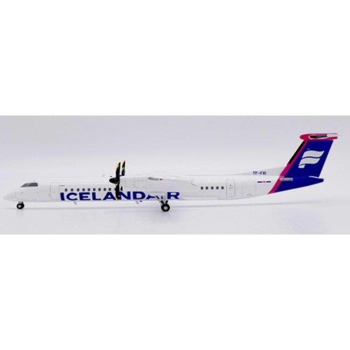 JC20428 - 1/200 ICELANDAIR BOMBARDIER DASH 8-Q400 REG: TF-FXI WITH STAND