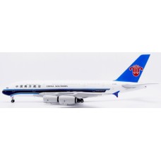 JC20483 - 1/200 CHINA SOUTHERN AIRLINES AIRBUS A380 REG: B-6136 WITH STAND