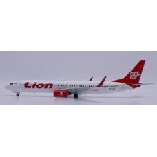 JC20599 - 1/200 LION AIR BOEING 737-900ER 50TH BOEING 737-900ER REG: PK-LHY WITH STAND
