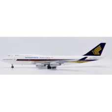 JC20605 - 1/200 SINGAPORE AIRLINES BOEING 747-400 MEGATOP REG: 9V-SPM WITH STAND