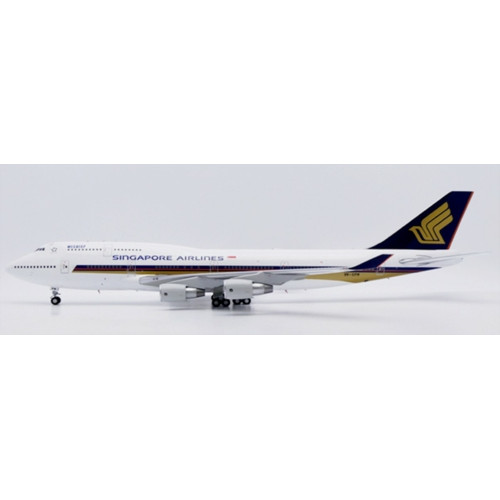 JC20605 - 1/200 SINGAPORE AIRLINES BOEING 747-400 MEGATOP REG: 9V-SPM WITH STAND