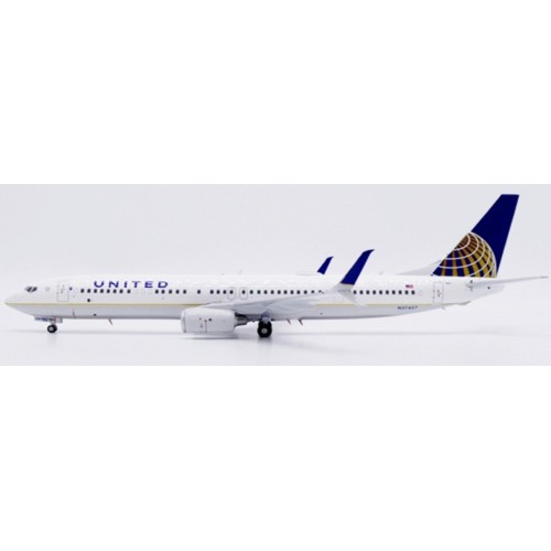 JC20619 - 1/200 UNITED AIRLINES BOEING 737-900ER REG: N37437 WITH STAND